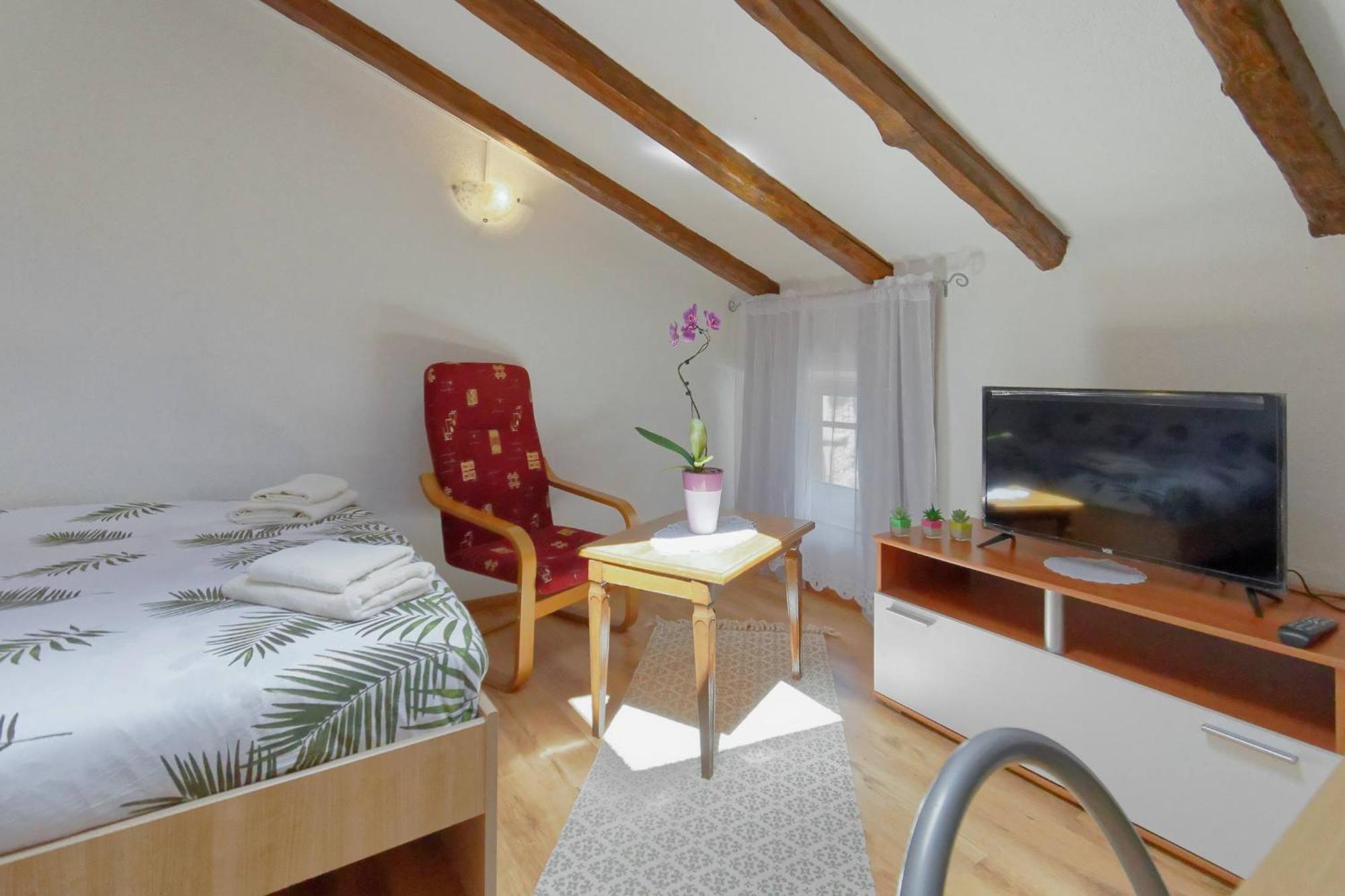 Apartments Viola By Rent Istria Momjan Exterior foto
