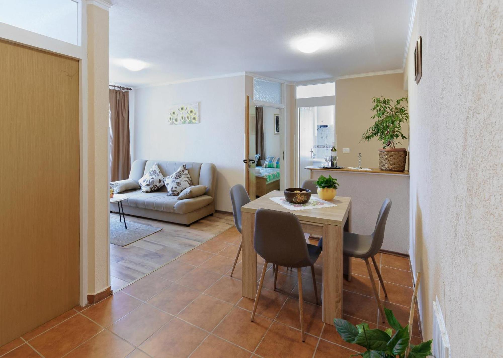 Apartments Viola By Rent Istria Momjan Exterior foto